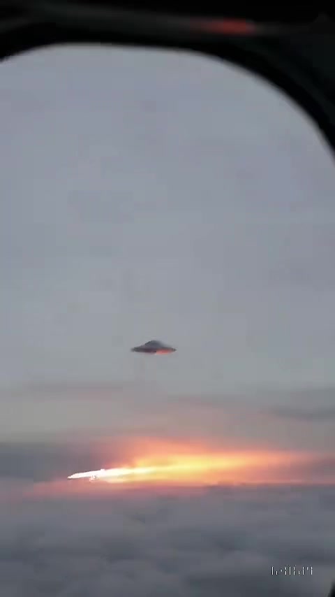 La véritable observation d'OVNI de l'avion de passagers crie. Panique totale sur BOA