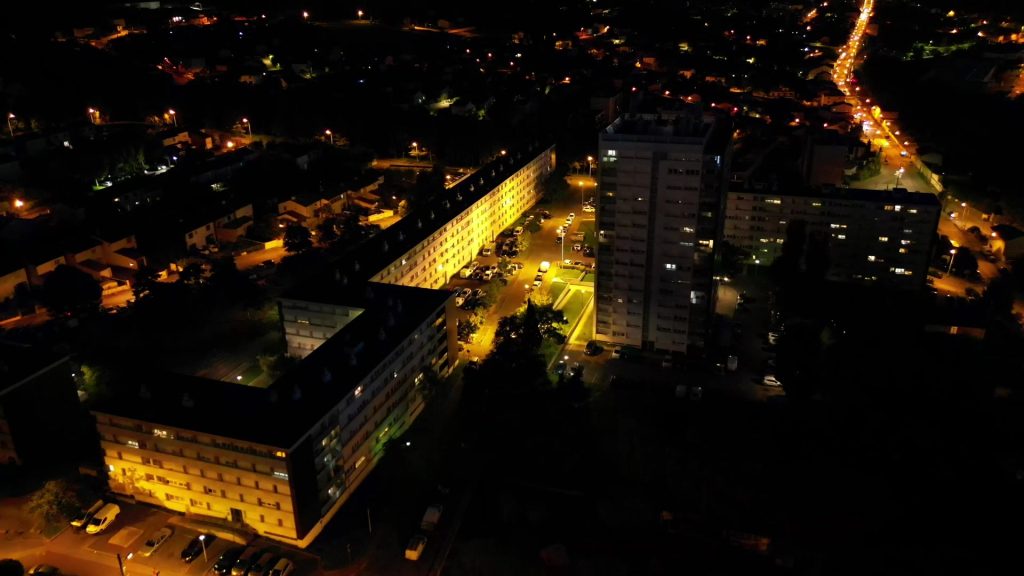 Quartier du grand pont vue du ciel de nuit drone dji mini pro 3/4/5 rive d