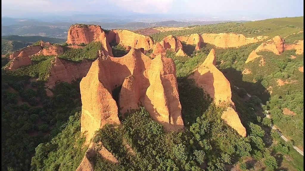 LAS MÉDULAS - El Oro Rojo - PATRIMONIO DE LA HUMANIDAD - El Bierzo - León (A vista de dron...)