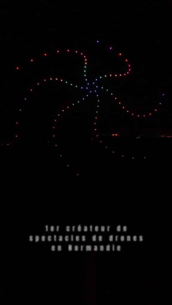 100 drones. Un ciel. Une histoire. Bienvenue chez SPLENDID DRONES, la première