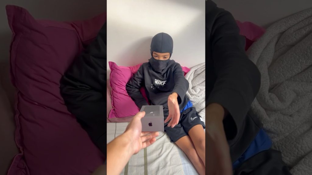 J’ai acheté le plus petit Iphone du Monde pour #miniarad