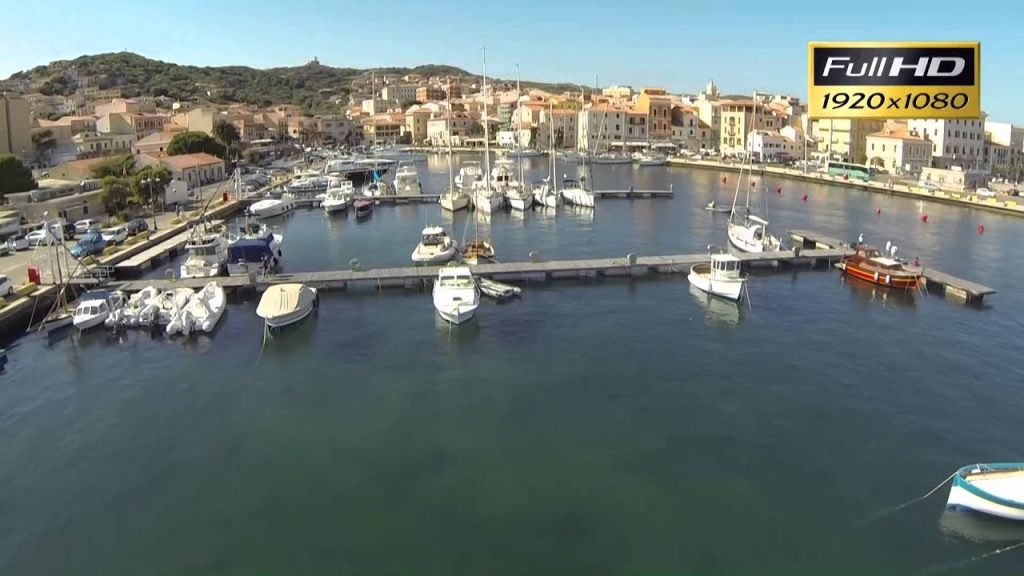 Dimostrazione di drone in volo, con riprese da terra, in formato video Full HD.