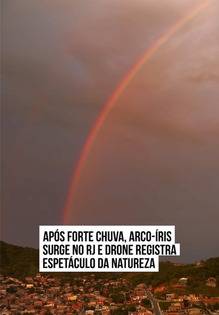 Les images capturées par un drone montrent le beau moment où l'on apparaît dans