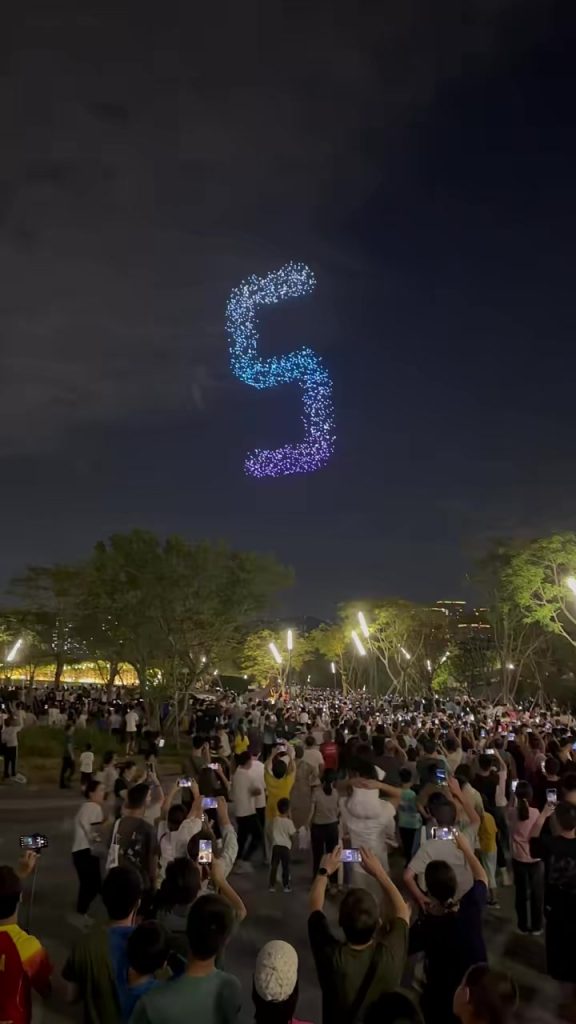 L'un des meilleurs spectacles de lumière de drone que j'ai vu !