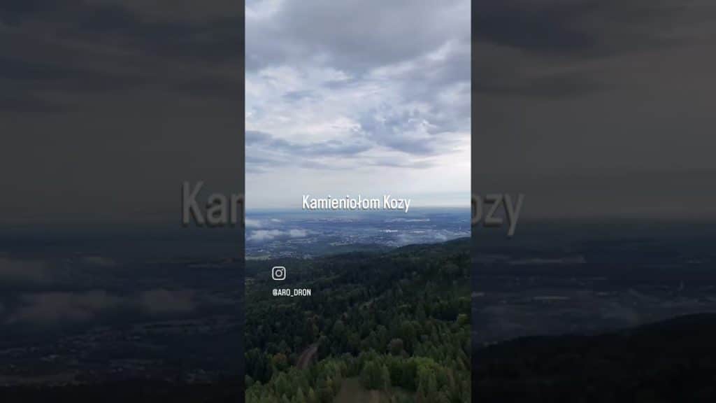 @WartoToZobaczyc Kino z lotu ptaka: Góry, lasy i kamieniołom.