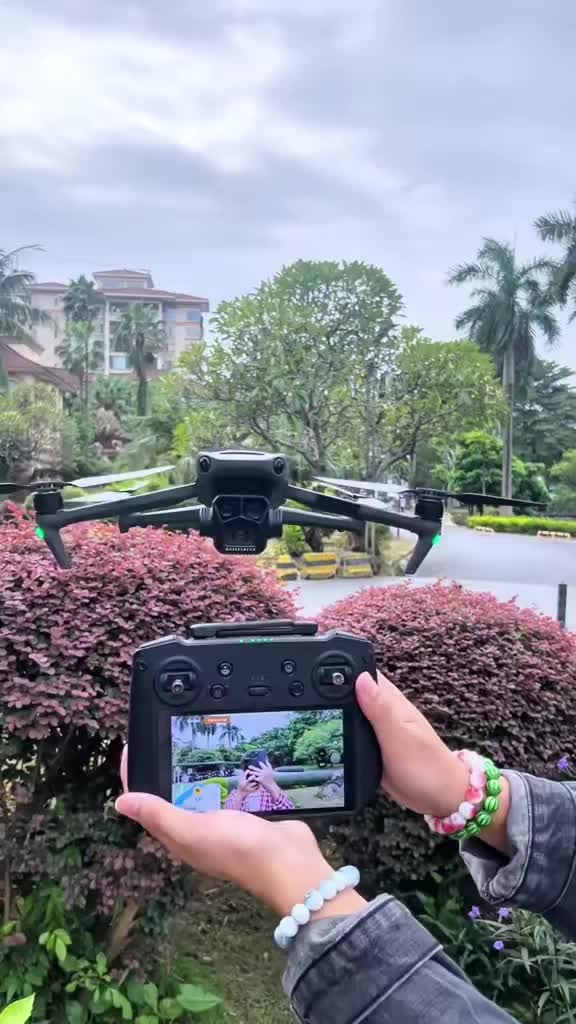 Je viens de recevoir ce drone, je l’ai immédiatement testé et piloté. Il est ex