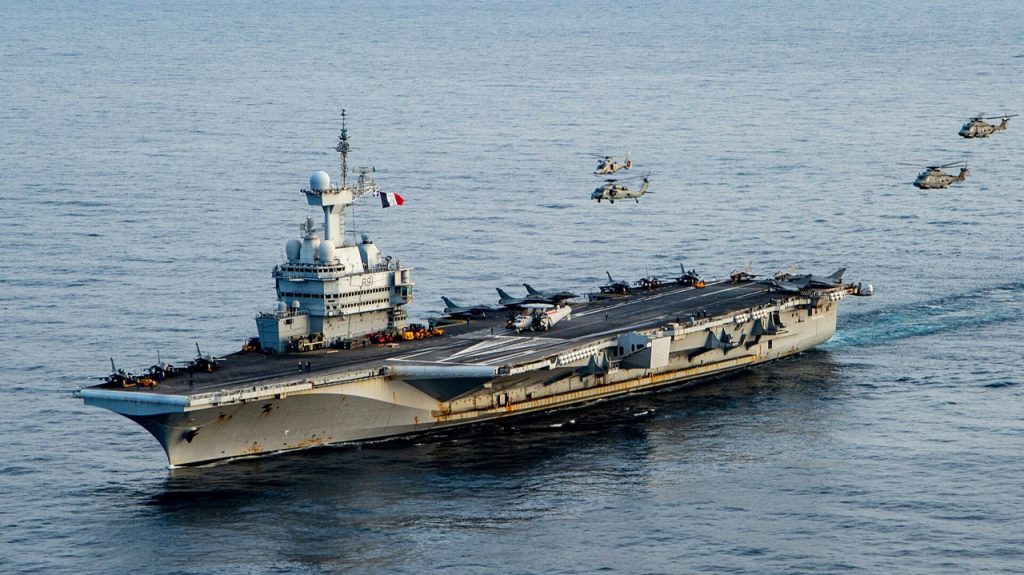 Un drone inconnu a été neutralisé à proximité du porte-avions