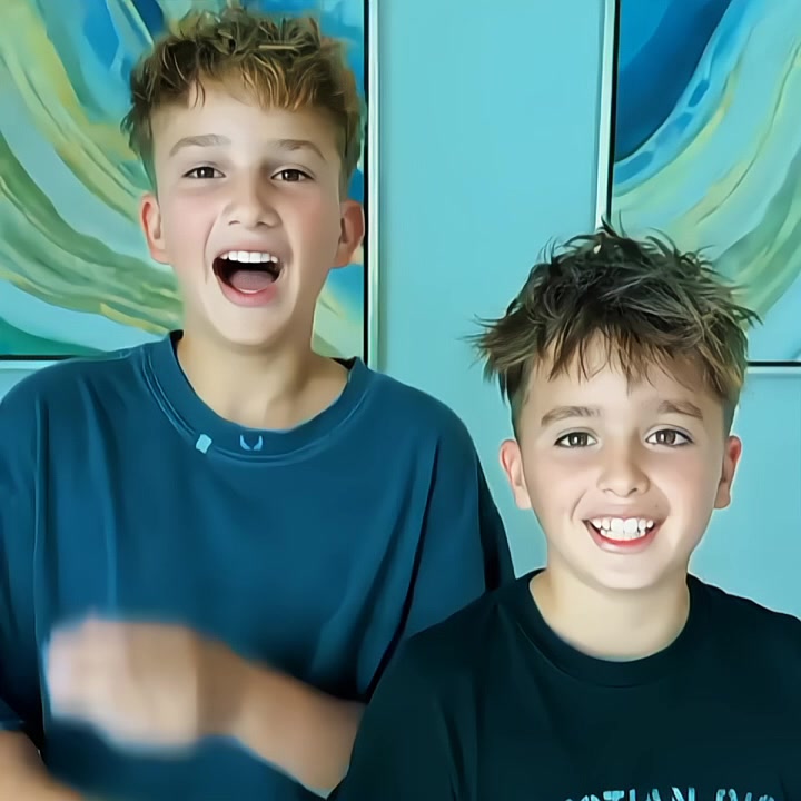 2 frères Niki et Vlad