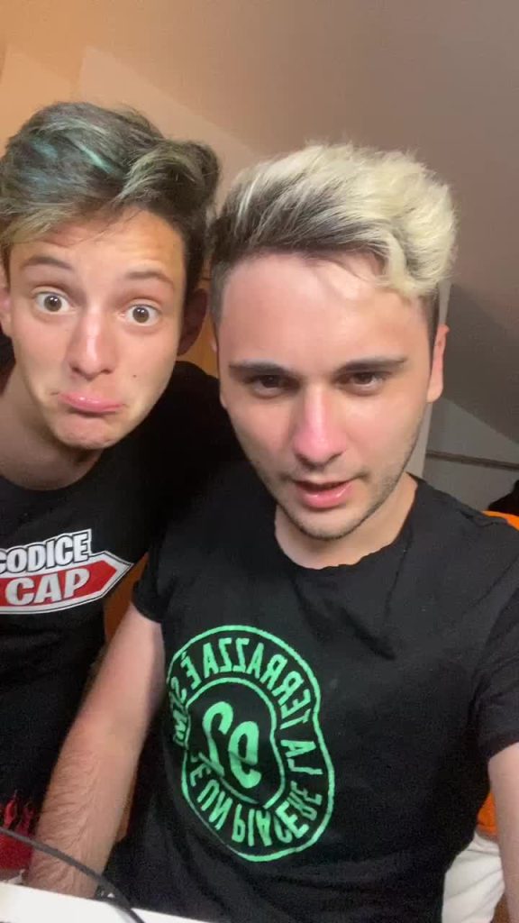 Comment les YouTubeurs réagissent-ils aux dons de 10 euros ? Le dernier déchire !