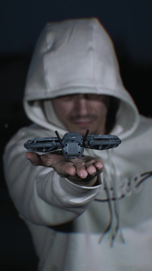 DJI Neo 2 — beau temps, mauvais temps, ce petit drone court avec moi. Même quand je suis absent