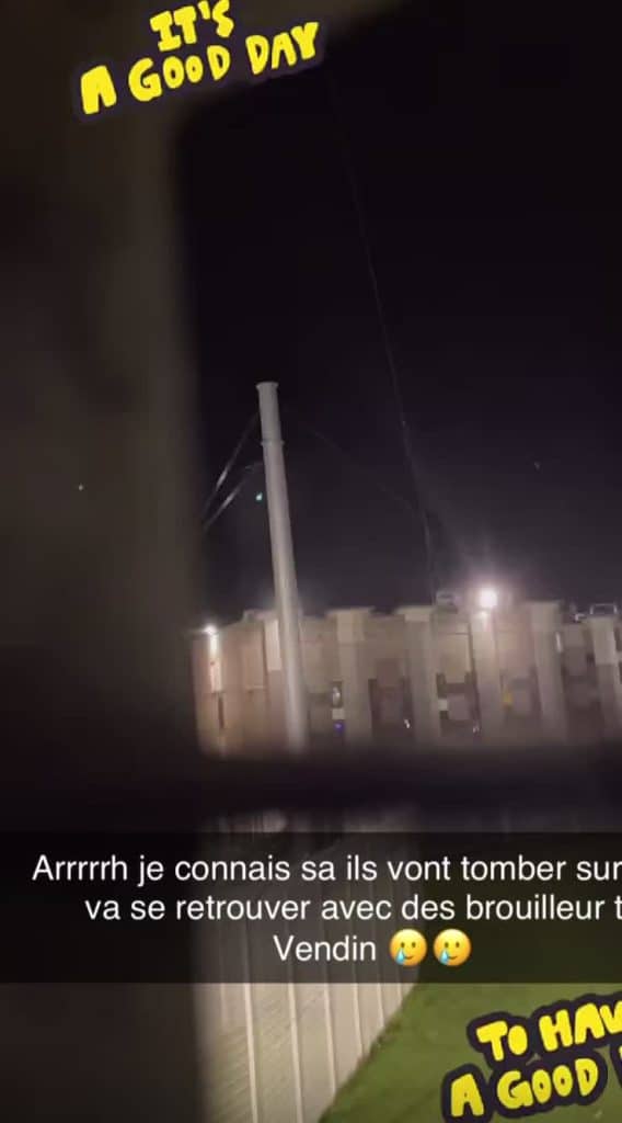 77 Pov en direct de fleuryzoo côté terrain les amateurs on tenté de faire passe