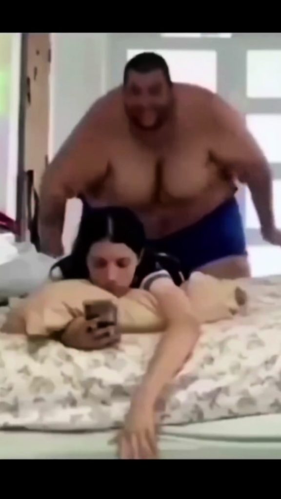 Alors que le voisin du dessus allait se coucher, il s'est effondré en bas. YouTube : Sinyor Taklacı