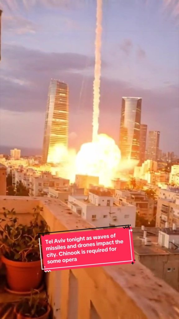 Tel Aviv ce soir alors que des vagues de missiles et de drones frappent la ville. Chinook est re