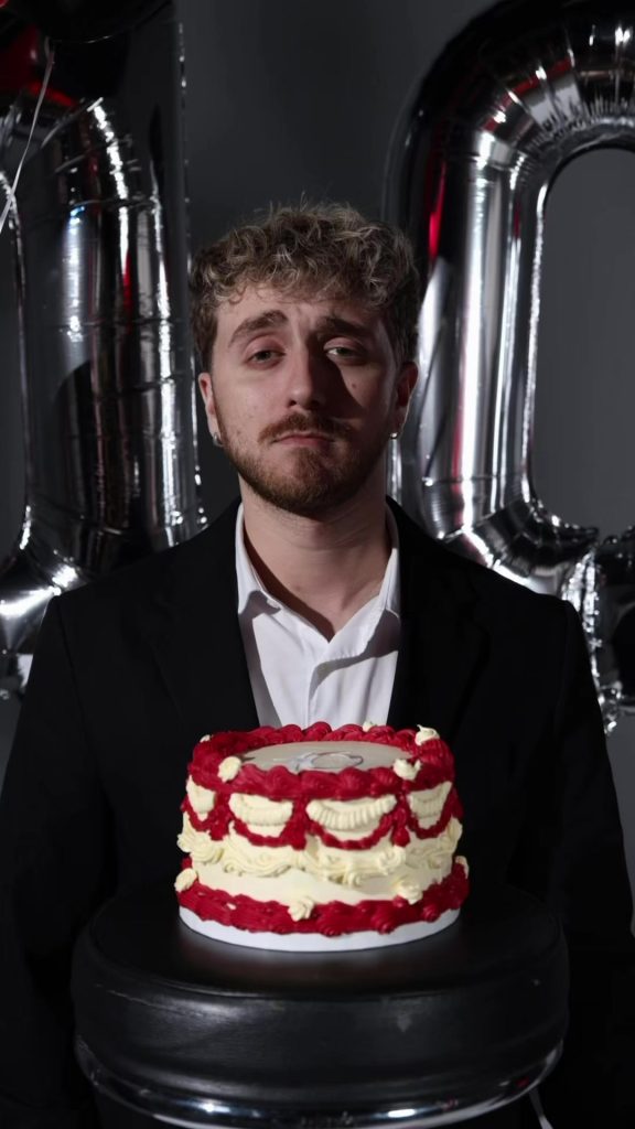10 ans, 10 ans que je fais des vidéos sur YouTube, 1600 vidéos, presque 1 mill