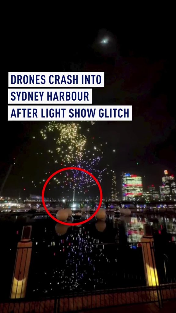 Près de 90 drones sont tombés du ciel au-dessus de Darling Harbour lors du Vivid Sydney