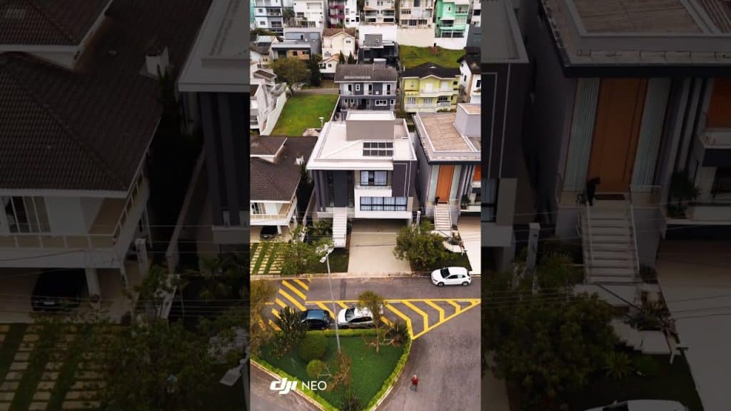 Drone Dji Neo filmando casa indoor