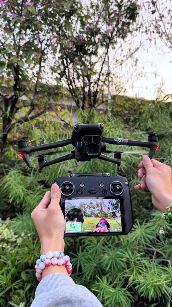 Je viens de recevoir ce drone, je l’ai immédiatement testé et piloté. Il est ex