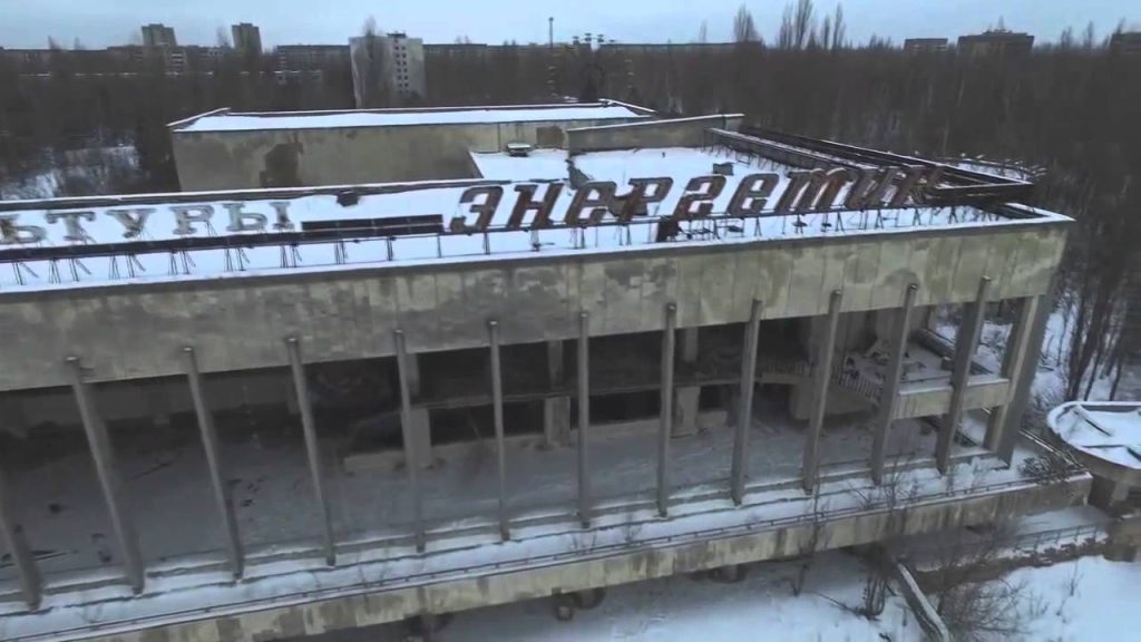 Припять под снегом дрон заснял МУТАНТОВ! пейзаж в зоне отчуждения Чернобыльской АЭС